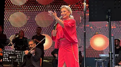 Muazzez Ersoy Kayserili hayranlarına unutulmaz bir gece yaşattı