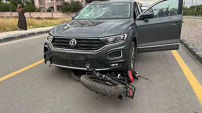 Otomobil ile elektrikli bisiklet çarpıştı: 1 yaralı