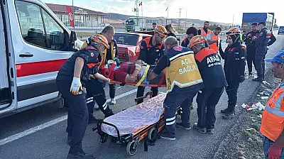 Sivas-Kayseri yolunda feci kaza: Tıra arkadan çarptı! 6 yaralı