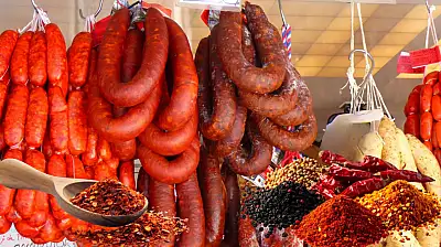 Sucuk baharatından tekstil boyası çıktı: Bakanlık 13 markayı ifşa etti!