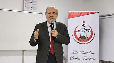 Yahyalı'da motivasyon dolu program: Halit Ertuğrul öğrencilerle buluştu