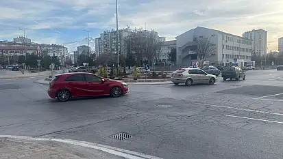 Kayseri'de yeni kavşak krizi - Işıklar kaldırıldı, şikâyetler arttı!