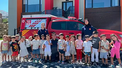 Büyükşehir İtfaiyesi'nden çocuklara yangın ve deprem eğitimi