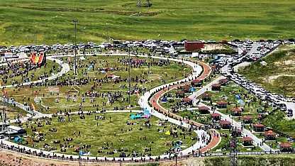Erkilet'te unutulmaz gün: Binlerce kişi aynı anda uçurtma uçurdu!