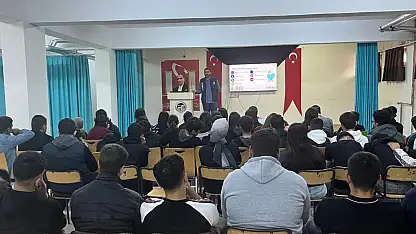 Felahiye'de Emniyet ve Siber Suçlarla Mücadele ekipleri öğrencilerle bir araya geldi!