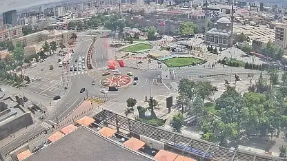 Kayseri Cumhuriyet Meydanı yeniden trafiğe açıldı!