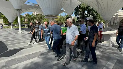 Kayseri'de üvey oğlunun öldürdüğü baba defnedildi
