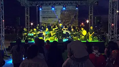 Talas'ta kulakların pasını silen gece...