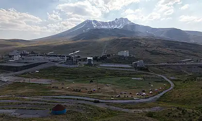 Erciyes yazın bambaşka! Zirvede ziyaretçileri neler bekliyor?