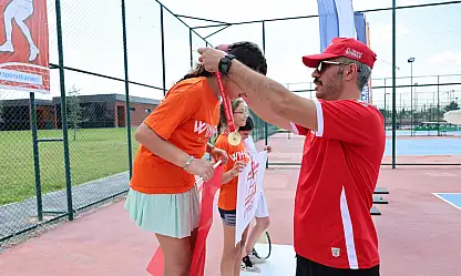 Kayseri'de 15 Temmuz kortlarda yaşandı! Tenis turnuvasında şampiyonlar kupalarına kavuştu