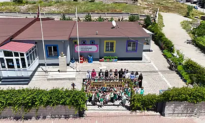 Kayseri'de bu okulda dersler bahçede işleniyor