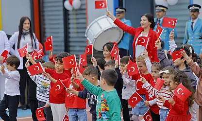 Kayseri'de miniklerden Cumhuriyet coşkusu! Türk bayraklarıyla unutulmaz kutlama