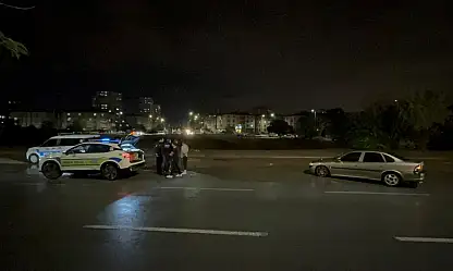 Otomobil 16 yaşındaki yayaya çarptı!
