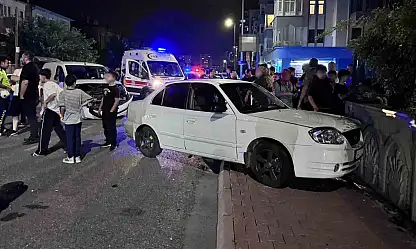 Kayseri'de savrulan otomobil duvara çarptı