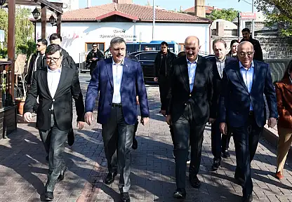 Bakan Çiftçi Siyasallılar Vakfı üyeleriyle bir araya geldi