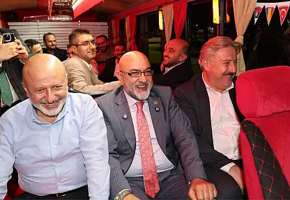 Şut çekti, bisiklet dağıttı, dolmuşa bindi! Cıngı'nın Fuar38 akşamı