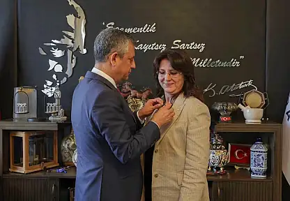Ümit Özer'in rozet fotoğrafı gündem oldu! CHP Kayseri'den dikkat çeken iddia