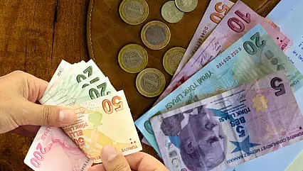 TCMB yeni 50 TL ve 5 TL'leri piyasaya sürdü