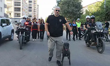 Okulların ilk gününde polis ekiplerinden güvenlik uygulaması