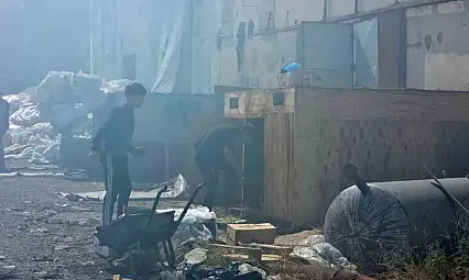 Kayseri'de atık madde yangınında güvercinleri korudular
