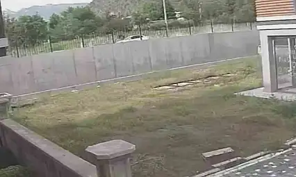 Kayseri'de kaldırımda duran baba ve oğula motosiklet çarptı