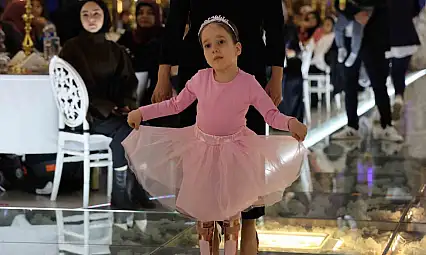 Sivas'ta yürek ısıtan hikaye: SMA'lı Asya bale yaparak alkışlandı