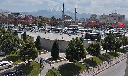 Cumhuriyet Meydanı 15 Temmuz'a hazırlanıyor