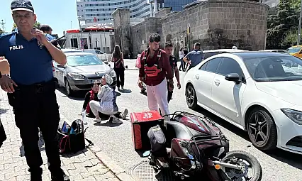 Kayseri Cumhuriyet Meydanı'nda trafik kazası: 1 Yaralı