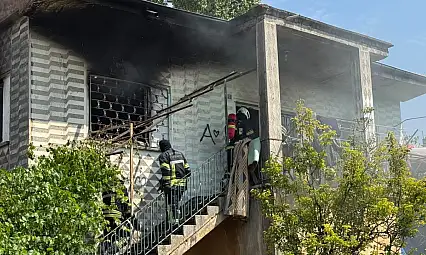 Kayseri'de 2 katlı binada korkutan yangın
