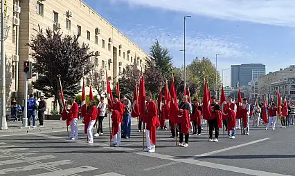 Kayseri'de 29 Ekim hazırlıkları başladı! Cumhuriyet Meydanı'nda renkli anlar