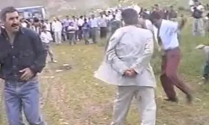 Kayseri'de izleyenleri şaşırtan gelenek! Bu oyunda yumruk yemek cesaret göstergesi sayılıyor