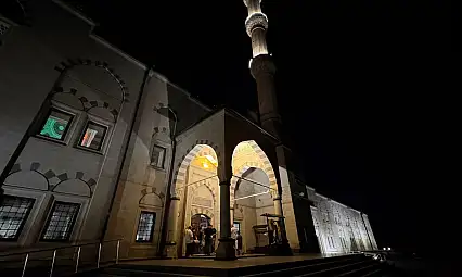 Kayseri'de kandil gecesi camiler doldu taştı!