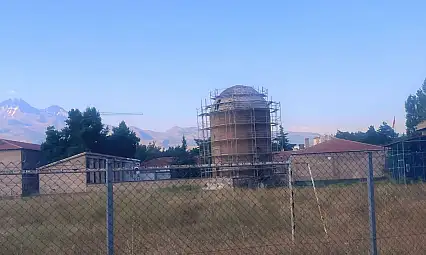 Kayseri'de lise bahçesindeki tarihi yapı için restorasyon çalışmaları başlatıldı!