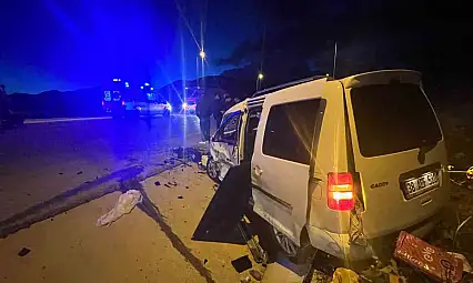 Kayseri'de otomobille hafif ticari araç çarpıştı!