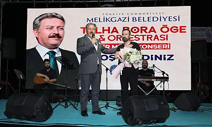 Kayseri'de şiir ve türküler geceye damga vurdu! Talha Bora Öge'den unutulmaz konser