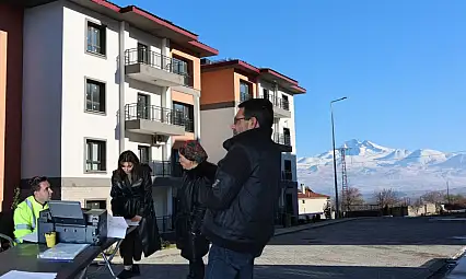 Kayseri'de TOKİ heyecanı: 190 konut hak sahiplerine teslim edildi!