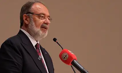 Kayseri'de yoğun katılımlı konferans: Kürsüde Mehmet Görmez vardı