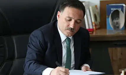 Kayseri Valisi Çiçek'ten 15 Temmuz mesajı: ' Altın harflerle yazılan büyük bir destan...'