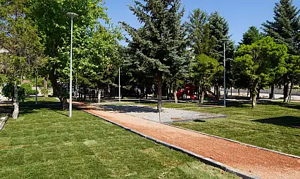 Melikgazi'de parklar yenileniyor: Yaz aylarının vazgeçilmez mekanları...