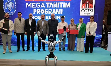 Melikgazi'de Robot MEGA sahneye çıktı! Gençlerin teknoloji projeleri ödüllendirildi