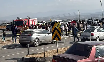 MHP'li milletvekilinin konvoyunda kaza: 1 ölü, 4 yaralı