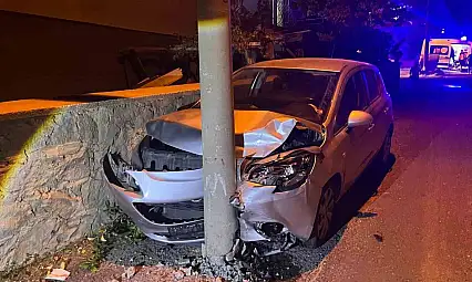 Niğde'de iki otomobil çarpıştı: 5 yaralı
