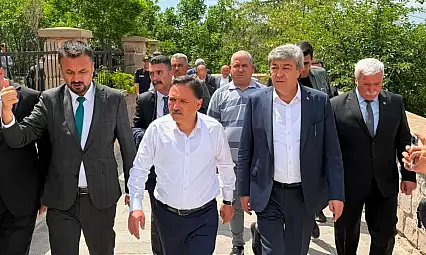 Pınarbaşı için sahaya indiler: Vali Çiçek ve Vekil Ataş projeleri ele aldı!