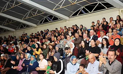 Talas'ta göz kamaştıran müzik şöleni: Vatandaşlar unutulmaz bir akşam geçirdi!