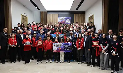 Vali Çiçek'ten başarılı öğrenci ve öğretmenlere tebrik