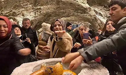 Çankırı'da yerin 150 metre altındaki bu mağarada şifa arıyorlar