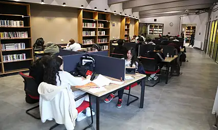 Öğrenciler ara tatilde akıl küpü kütüphanelerine akın ediyor