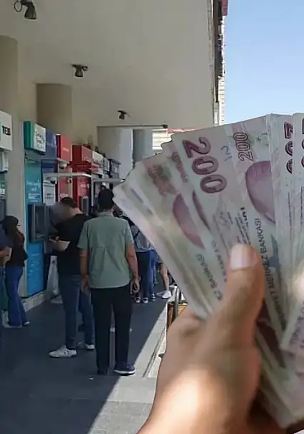 SGK duyurdu: Milyonlarca emeklinin maaş farkı yarın hesaplara geçiyor!