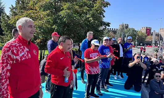 Kayseri'de 6. Uluslararası Yarı Maraton Halk Koşusu için start verildi!