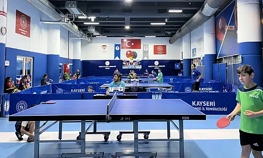 Kayseri'de Masa Tenisinde kıyasıya mücadele! 35 sporcu yarışıyor